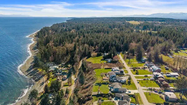 6349 Eagles Dr, Courtenay BC V9J 1V4 - 5 bed, 3 bath in Courtenay