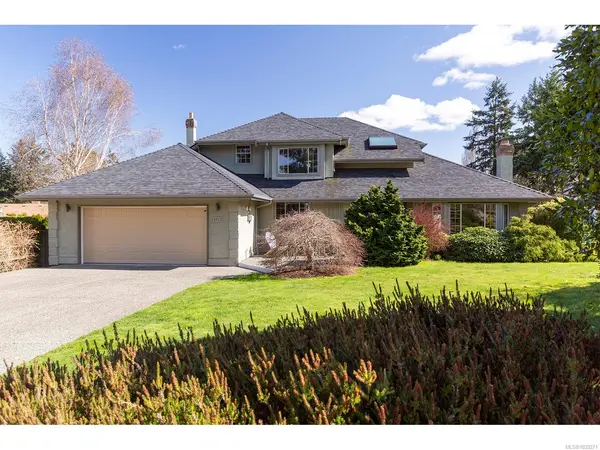 5047 Benton Crt, Saanich BC V8Y 2Z5 - 4 bed, 3 bath in Saanich