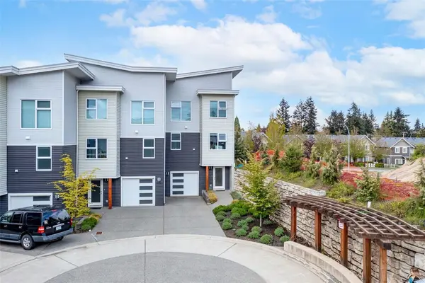 1800 Summerhill Pl # 106, Nanaimo BC V9S 0C7 - 3 bed, 3 bath in Nanaimo