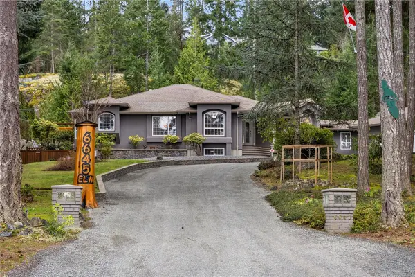 6645 Elm Rd, Lantzville BC V0R 2H0 - 5 bed, 3 bath in Lantzville