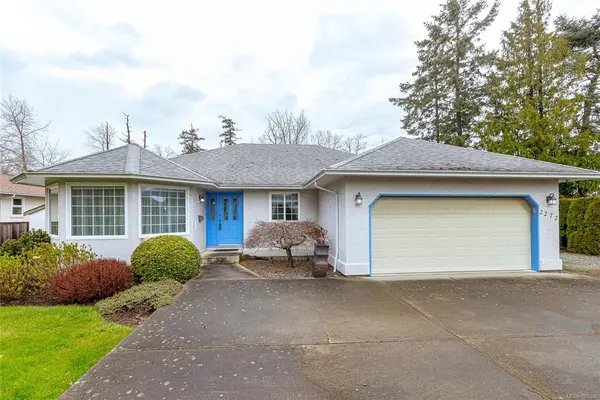 2272 Weiler Ave, Sidney BC V8L 1R8 - 3 bed, 2 bath in Sidney