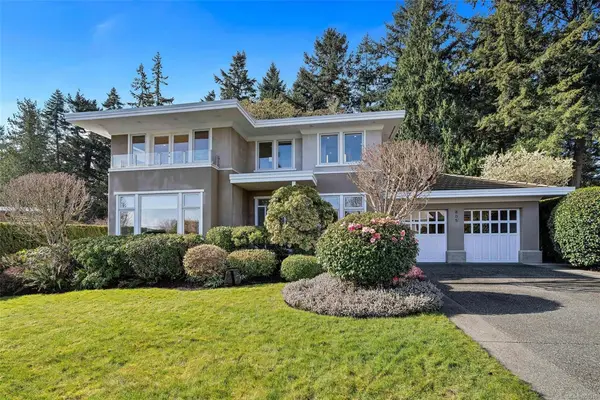 805 Del Monte Lane, Saanich BC V8Y 3H2 - 5 bed, 5 bath in Saanich