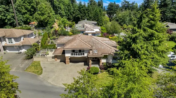 948 Boulderwood Rise, Saanich BC V8Y 3G5