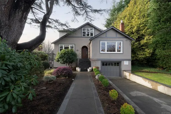 2741 Dufferin Ave, Oak Bay BC V8R 3L5 - 5 bed, 3 bath in Oak Bay