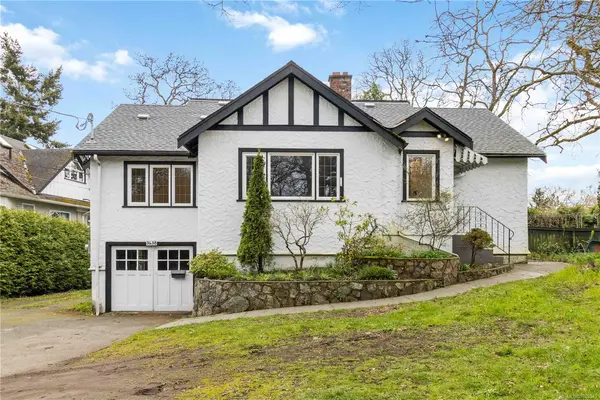 3438 Cook St, Saanich BC V8X 1B1