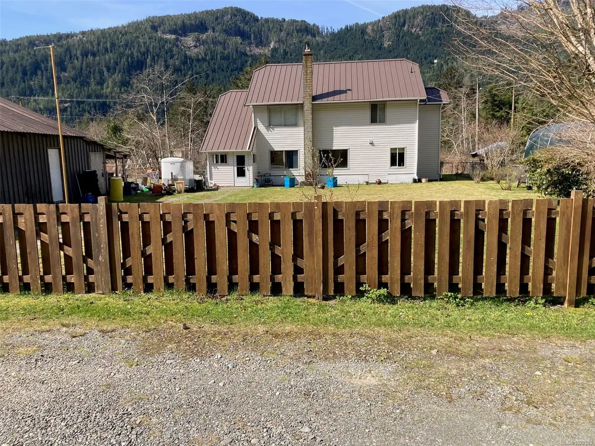 147 Maquinna Ave, Zeballos BC V0P 2A0