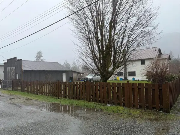 147 Maquinna Ave, Zeballos BC V0P 2A0 - 3 bed, 2.0 bath in Zeballos