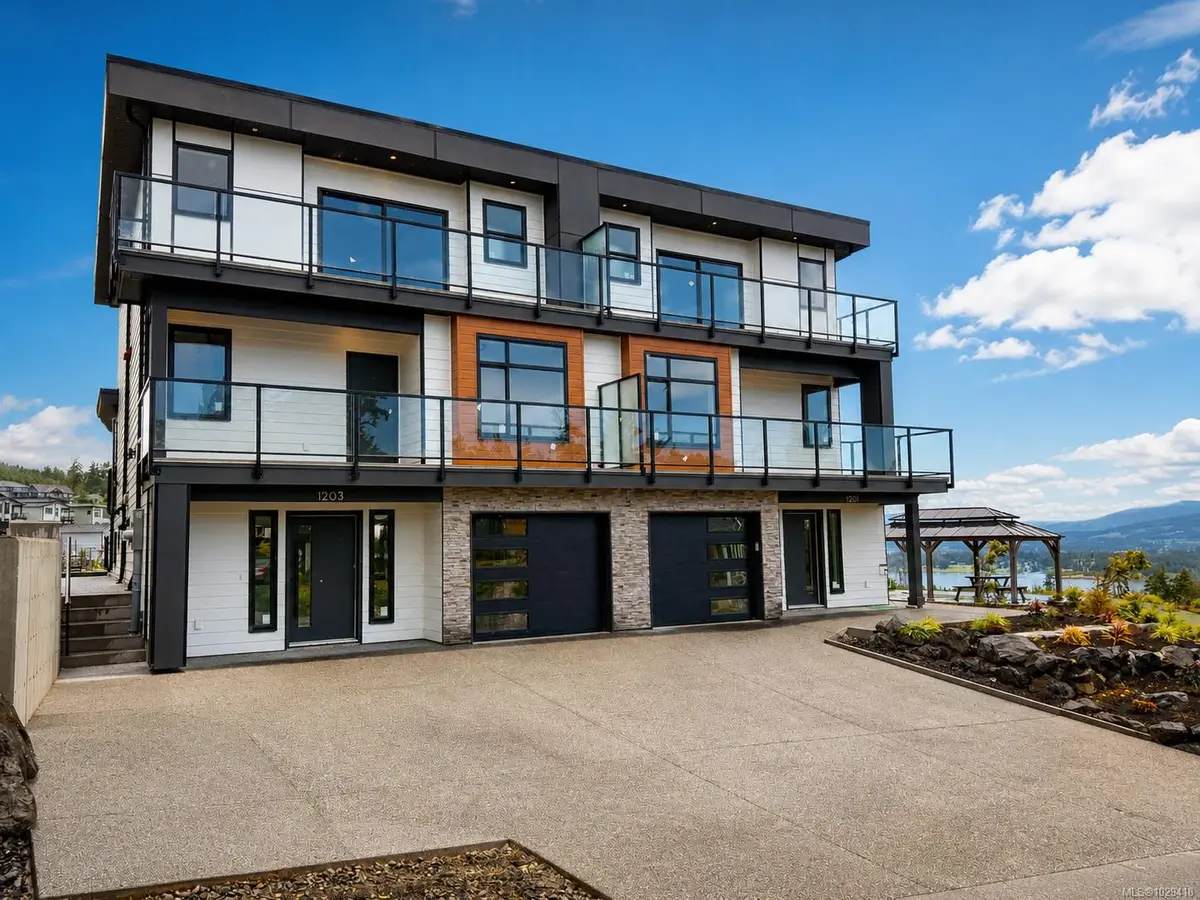 1203 Viewtop Rd, Duncan BC V9L 0H7