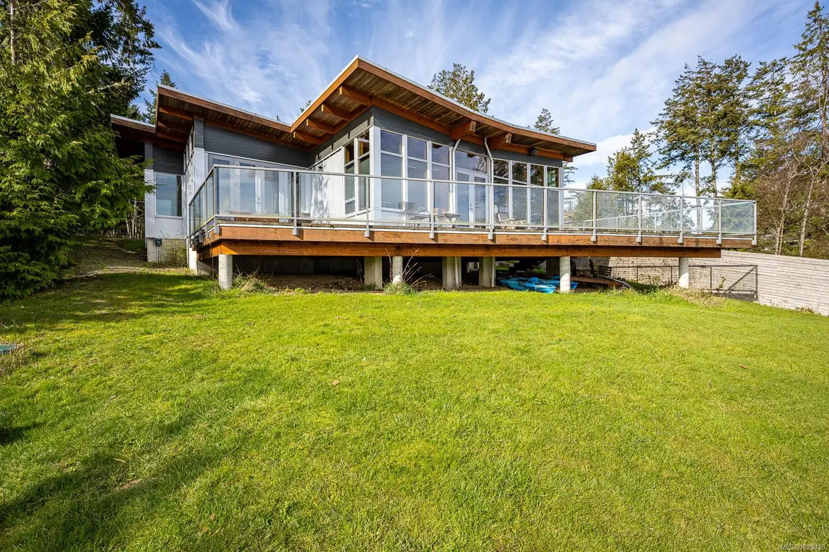 3870 East Rd, Denman Island BC V0R 1T0