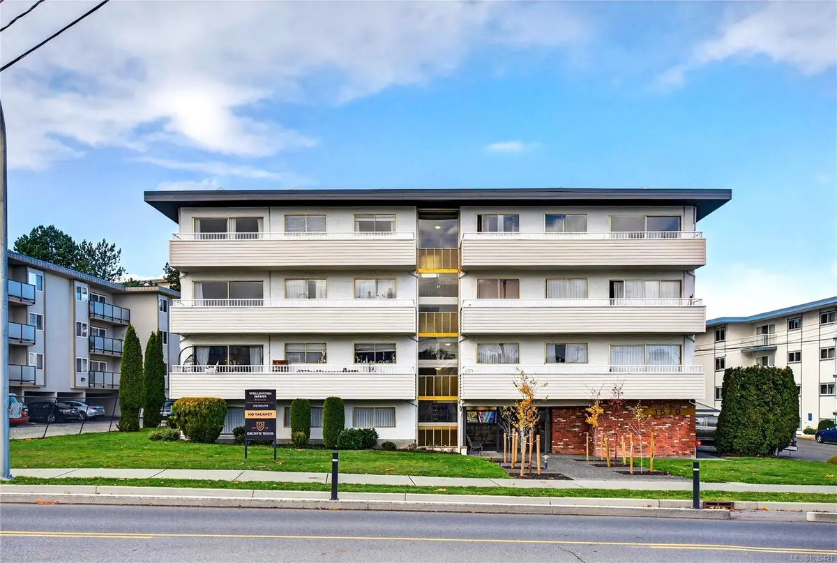 1670 Fort St, Victoria BC V8R 1H9
