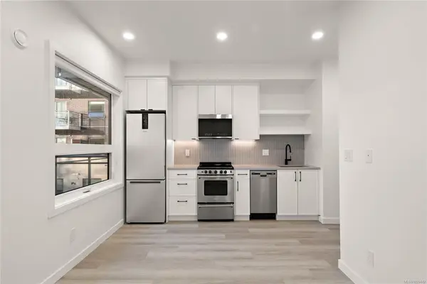 1102 Esquimalt Rd # 205, Esquimalt BC V9A 0L3 - 1 bed, 1 bath in Esquimalt