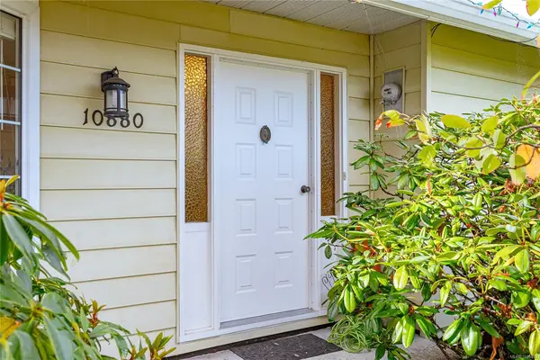 10880 Grandview Rd, Saltair BC V9G 1Z7 - 3 bed, 2.0 bath in Saltair