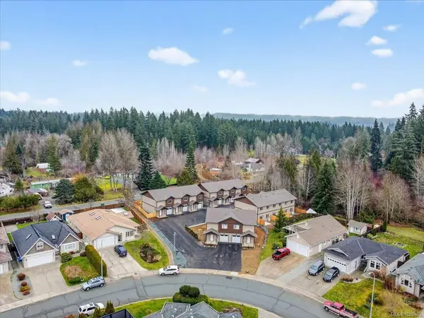 5535 Woodland Cres E # 110, Port Alberni BC V9Y 8E6 - 3 bed, 3 bath in Port Alberni