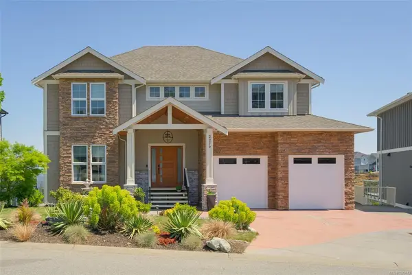 2279 Nicklaus Dr, Langford BC V9B 0L2 - 7 bed, 6 bath in Langford