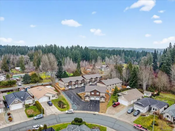 5535 Woodland Cres E # 107, Port Alberni BC V9Y 8E6 - 3 bed, 3 bath in Port Alberni