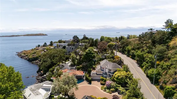 335 King George Terr, Oak Bay BC V8S 2J8 - 3 bed, 3 bath in Oak Bay