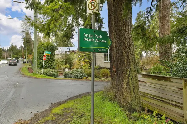 5156 Cordova Bay Rd # 5, Saanich BC V8Y 2X5 - 2 bed, 2 bath in Saanich