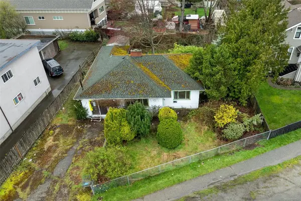 3330 Harriet Rd, Saanich BC V8Z 3S4