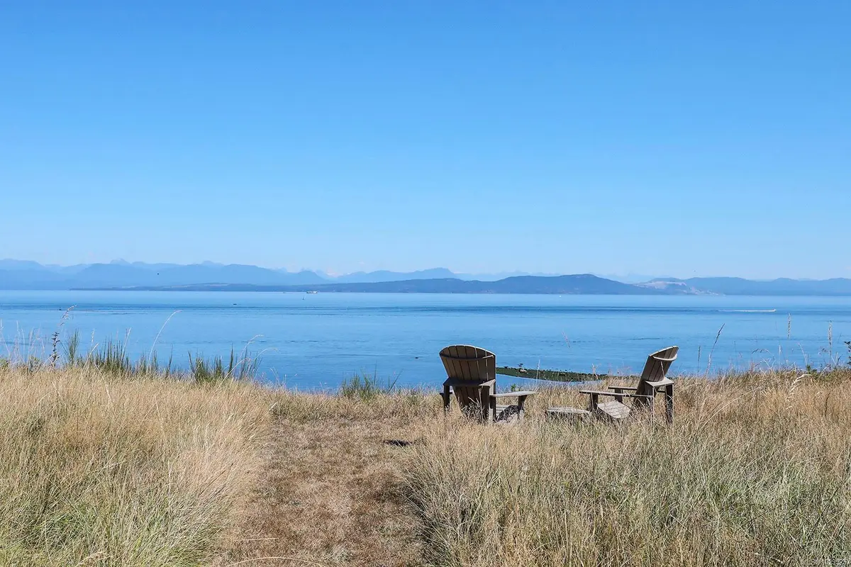 290 Connemara Rd, Comox BC V9M 3T4