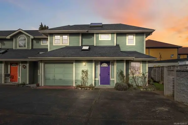 1060 Sutlej St # 7, Victoria BC V8V 2V8 - 3 bed, 3 bath in Victoria