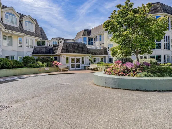 1521 Church Ave # 201, Saanich BC V8P 5T7