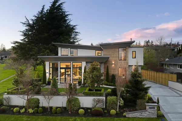 2324 Middowne Rd, Oak Bay BC V8R 3K5 - 5 bed, 6 bath in Oak Bay