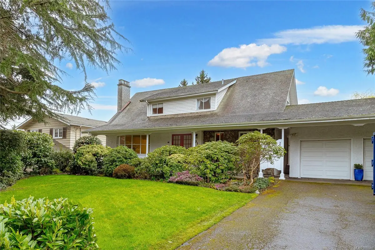2615 Arbutus Rd, Saanich BC V8N 1W4