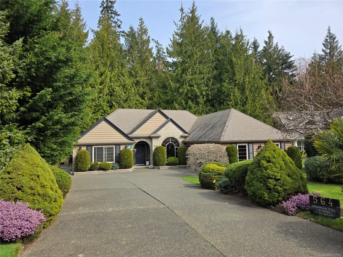 564 Hazelwood Pl, Qualicum Beach BC V9K 1A1