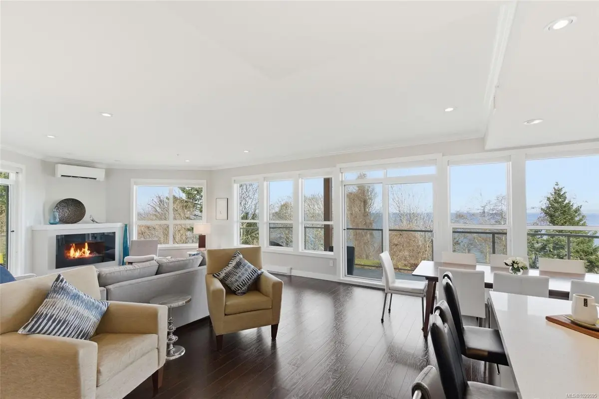 439 College Rd #204, Qualicum Beach BC V9K 0B2