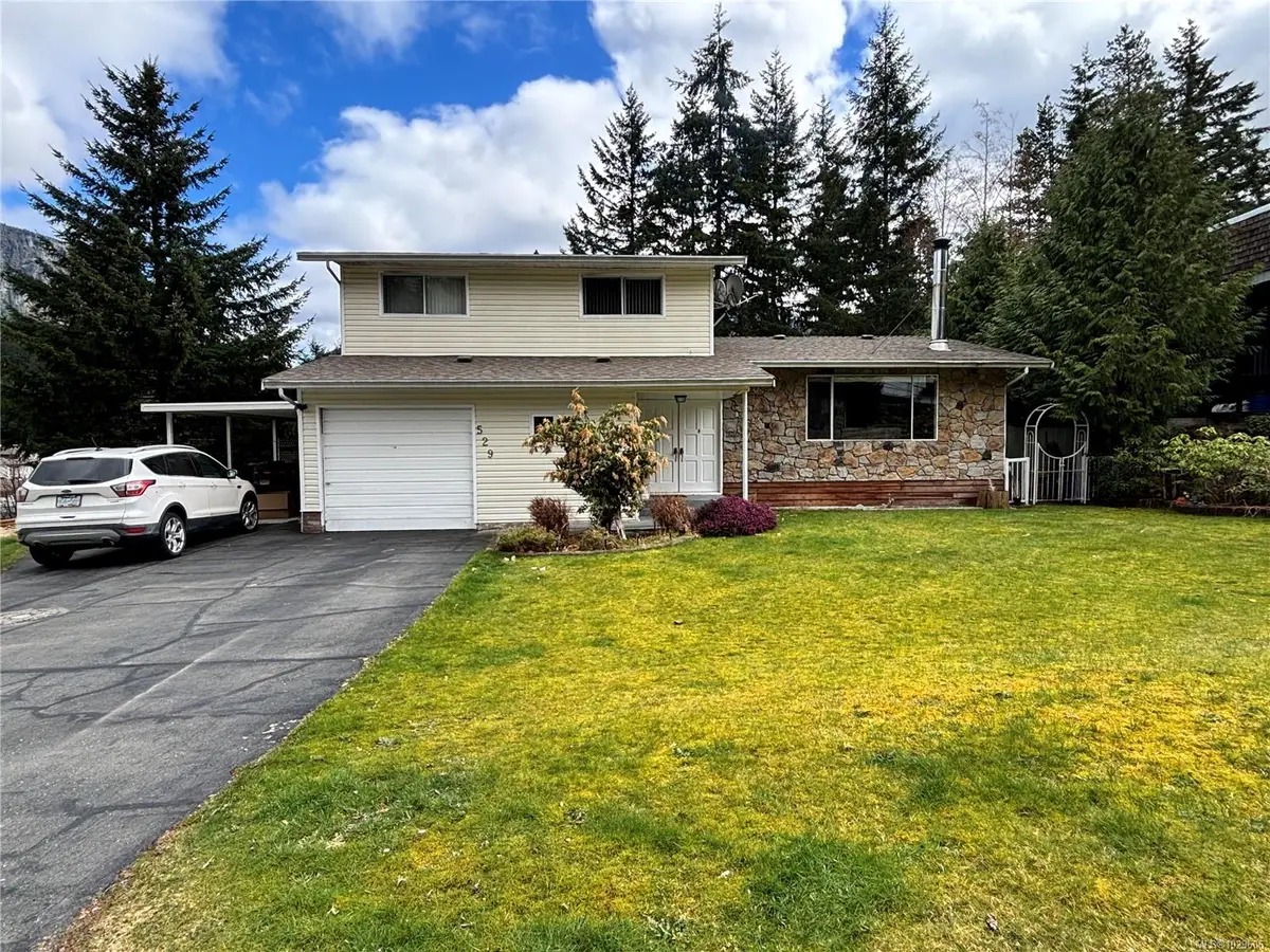 529 Cedar Cres, Gold River BC V0P 1G0