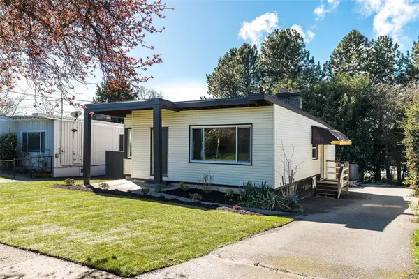 3166 Alder St, Victoria BC V8X 1N8 - 3 bed, 1 bath in Victoria