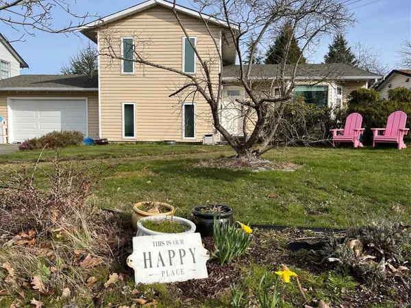 1646 Maquinna Ave, Comox BC V9M 3L7 - 3 bed, 2 bath in Comox