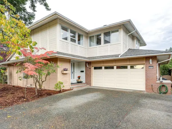 1010 Scottswood Lane, Saanich BC V8Y 2Y2 - 3 bed, 3 bath in Saanich