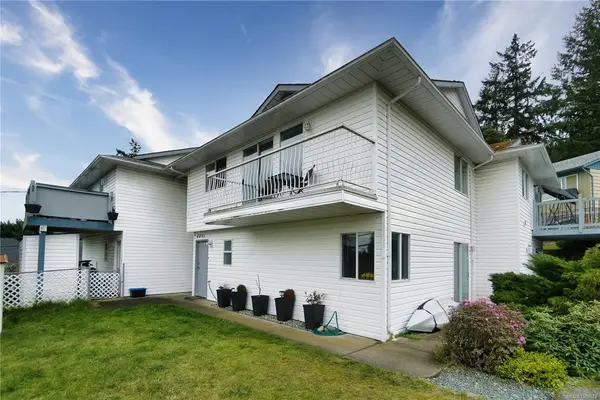 4801 Hammond Bay Rd # 1, Nanaimo BC V9T 5V7 - 3 bed, 2 bath in Nanaimo