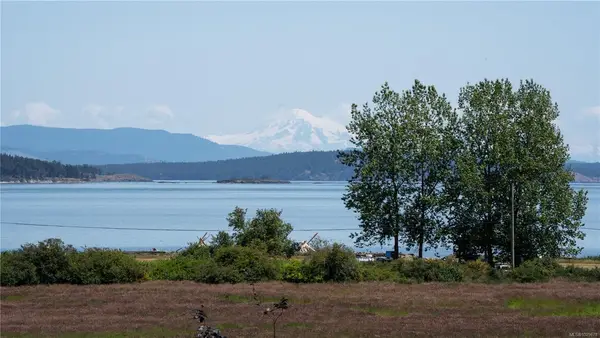 7003 Beach View Crt, Central Saanich BC V8M 2J7