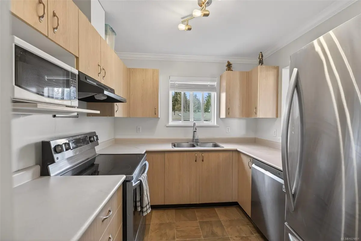 840 Braidwood Rd #401, Courtenay BC V9N 3R9