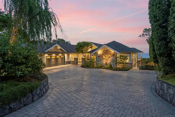 2226 Arbutus Rd, Saanich BC V8N 1V3