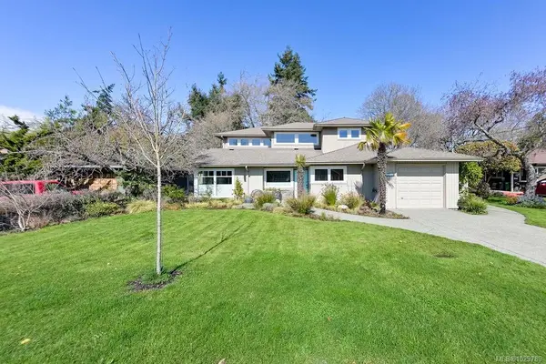 1866 Taylor St, Saanich BC V8R 3G4 - 4 bed, 3 bath in Saanich