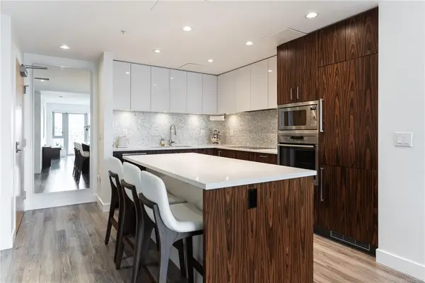 838 Broughton St # 801, Victoria BC V8W 1E4