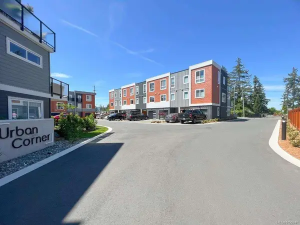 2310 Guthrie Rd # 11, Comox BC V9M 0C6 - 3 bed, 3 bath in Comox