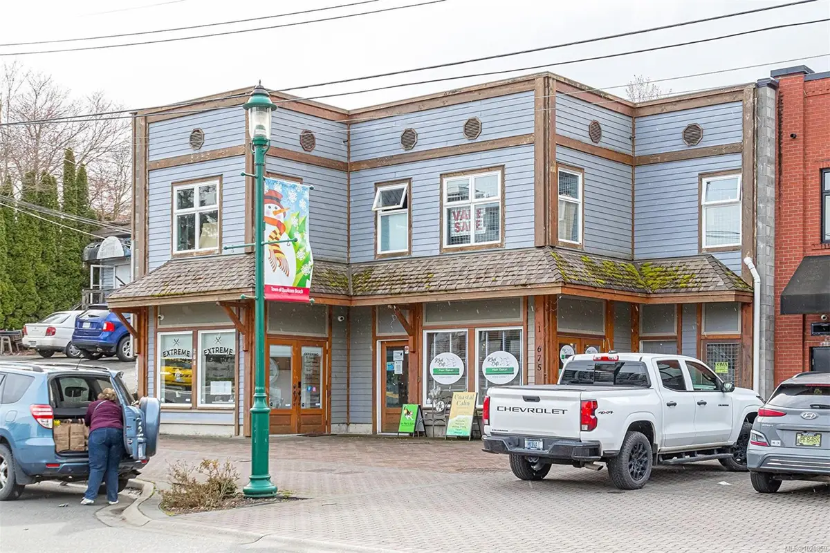 674 MEMORIAL Ave, Qualicum Beach BC V9K 1S8