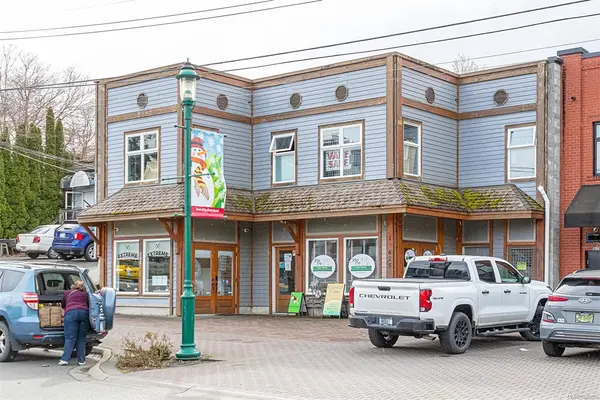 674 MEMORIAL Ave, Qualicum Beach BC V9K 1S8