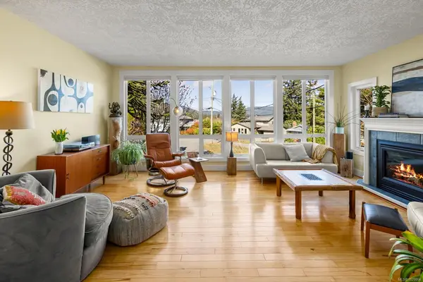 3223 Sedgwick Dr, Colwood BC V9C 3K2 - 4 bed, 3 bath in Colwood