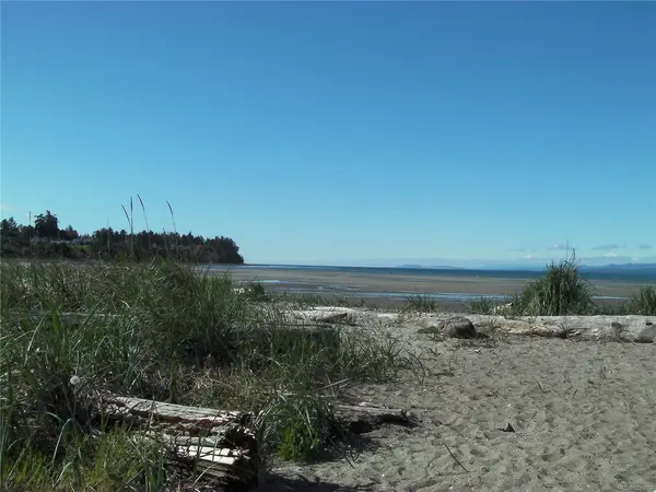 181 Beachside Dr, Parksville BC V9P 0B1 - 2 bed, 3 bath in Parksville