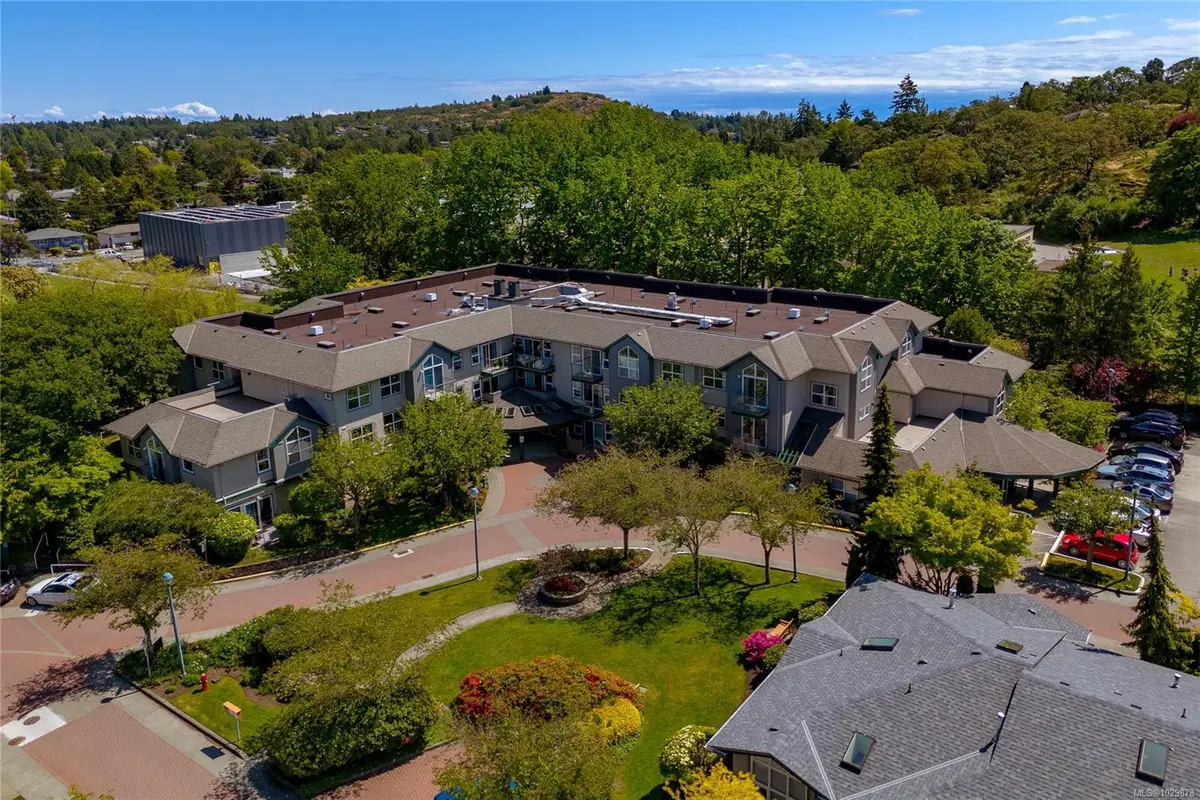 202-1485 Garnet Rd, Saanich BC V8P 5T5