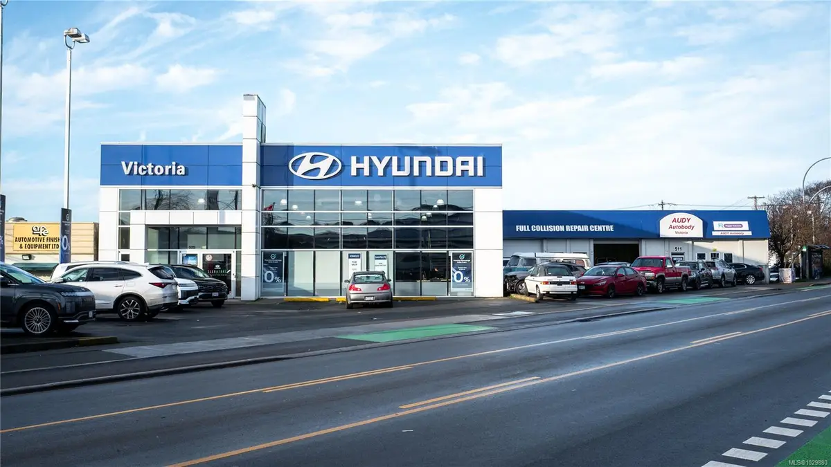 525 Gorge Rd E, Victoria BC V8T 2W5