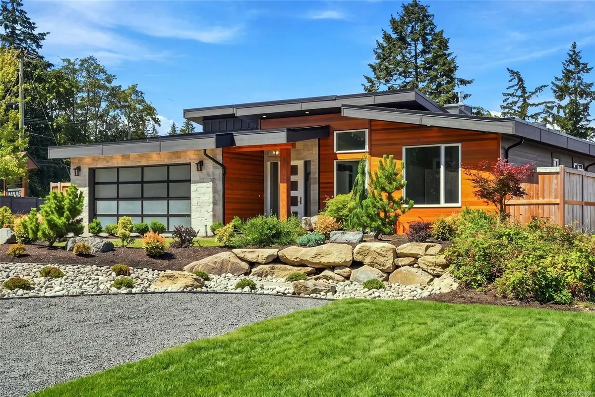 1017 Coral Pl, French Creek BC V9P 2E1