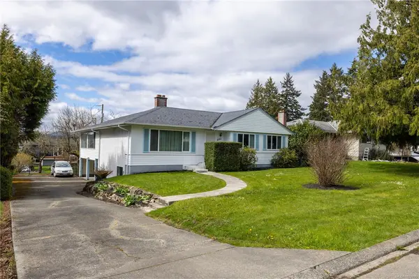 4182 Oakridge Cres, Saanich BC V8Z 4X7