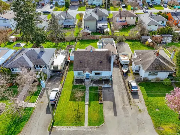 3155 Earl grey St, Saanich BC V9A 1X1