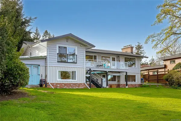 9760 Glynnwood Park Rd, North Saanich BC V8L 5H4 - 4 bed, 2 bath in North Saanich